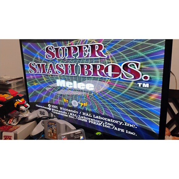 NINTENDO GAMECUBE DOL-101 W 2 CONTROLLERS & SUPER SMASH BROS MELEE TESTED WORKS! - Picture 2 of 13